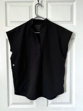 FIGS • Technical Collection Rafaela Oversized Scrub Top black nurse doc medical